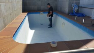 construccion piscinas poliester malaga