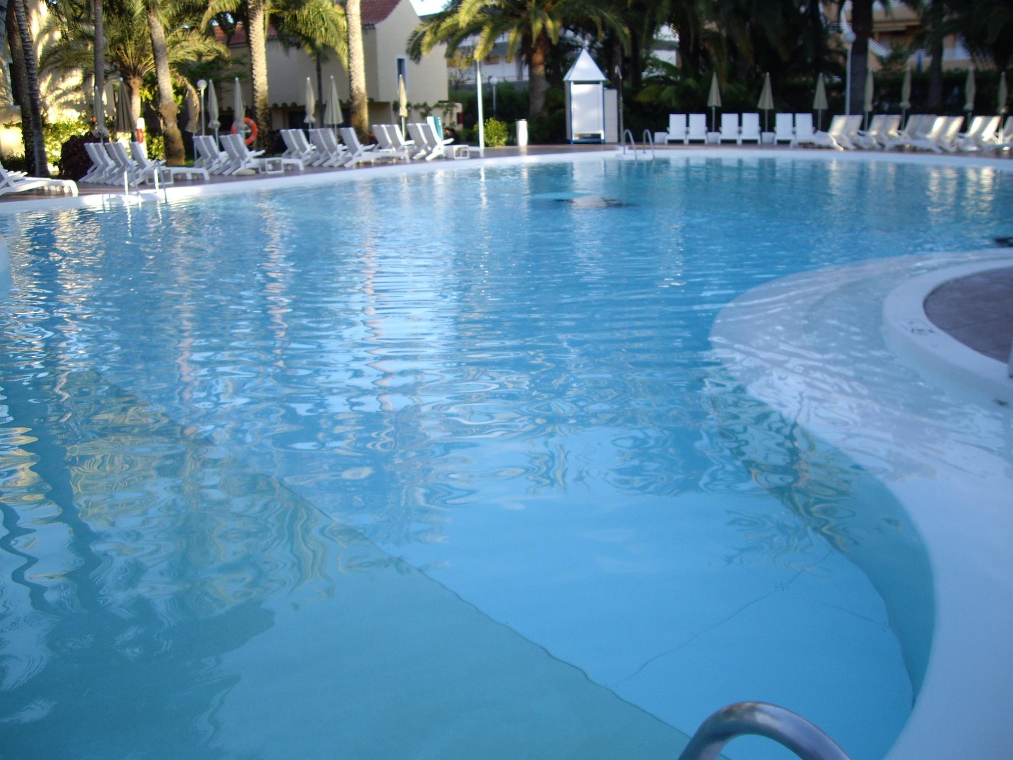 mantenimiento agua piscinas malaga